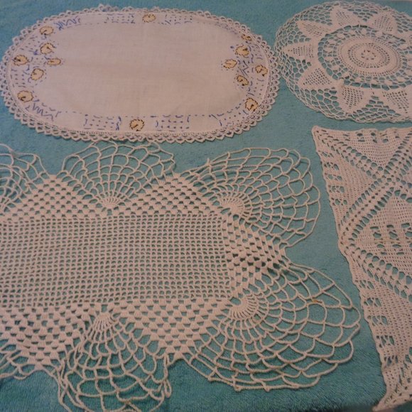 OLD MONEY 3  HAND CROCHETED VINTAGE DOLIES & 1 EMROIDERED VANITY RUNNER … - Picture 8 of 8